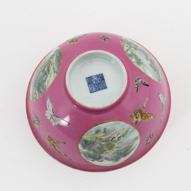 A Chinese enamelled bowl, 20th century.