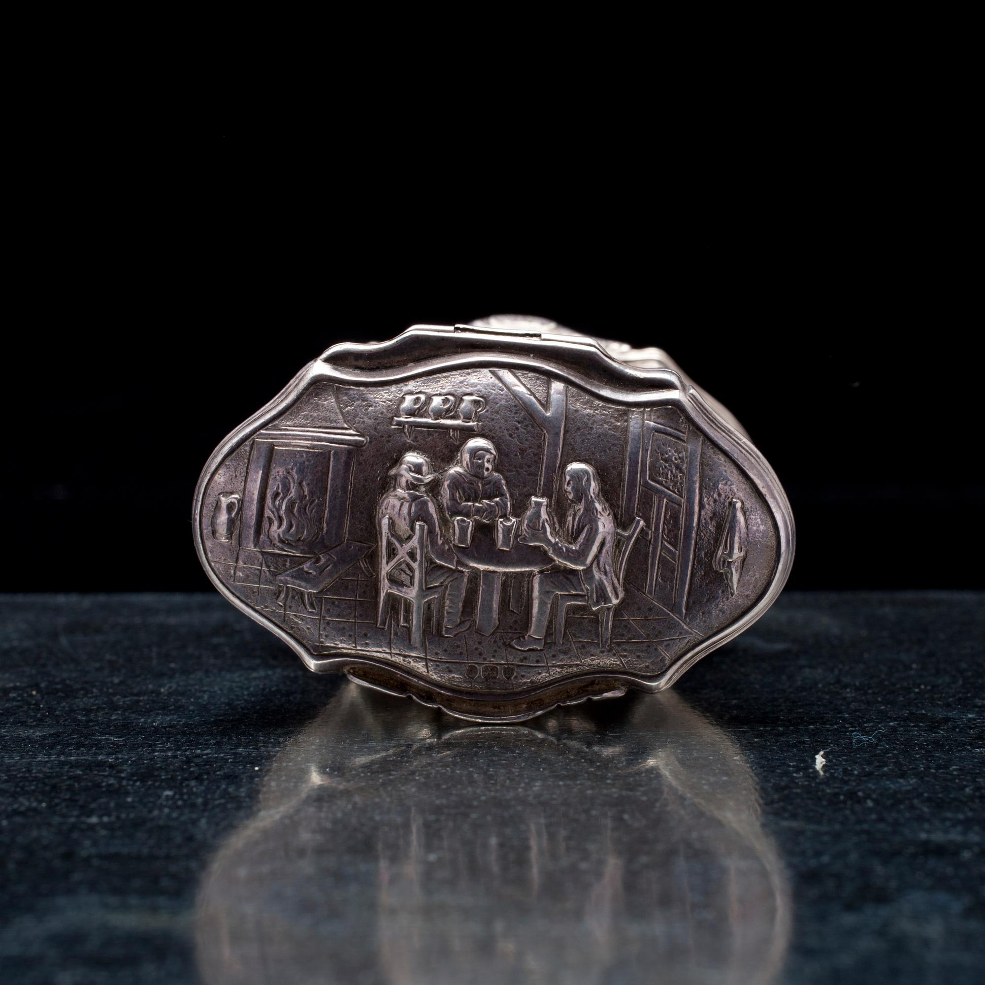DUBBELSNUSDOSA, silver, oidentifierade stämplar, Mellaneuropa, 1800-tal. Vikt ca 121 g.