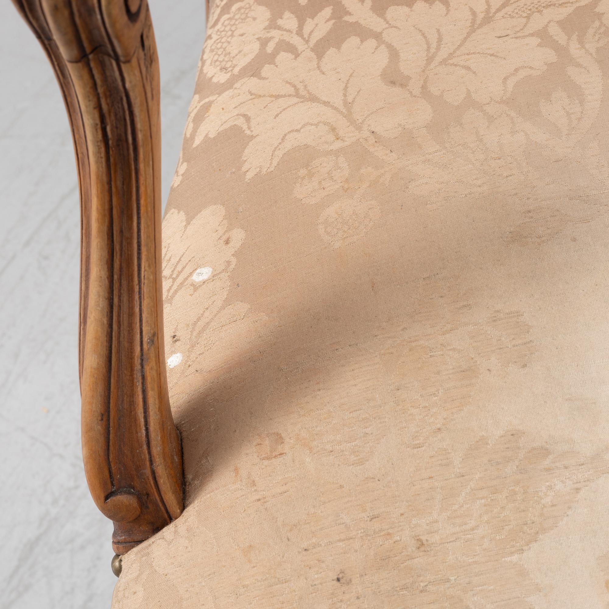 Karmstolar, ett par, rokokostil, 1900-talets första hälft.