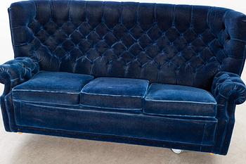 An Wade Upholstry Long Eaton sofa and Armchair, 1970/80:s Enland.