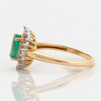 Emerlad, baguette and trapets-cut diamond ring.