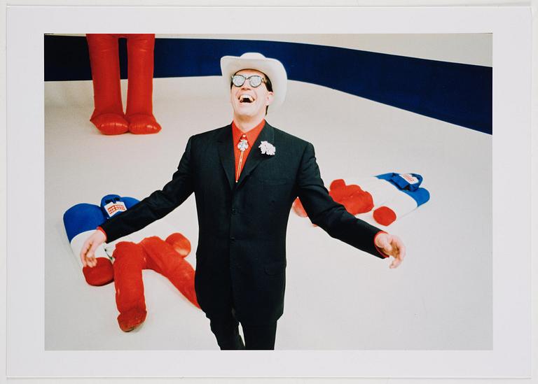 William Klein, ”Mister Freedom koffert - full set edition”, 2020.