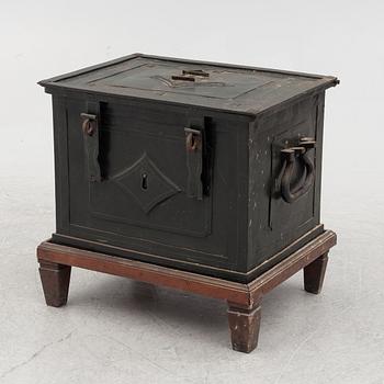 Cash box, 19th century.