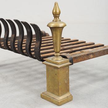 ELDHUNDAR SAMT VEDGALLER, 3 delar, gjutjärn, 1800-/1900-tal.