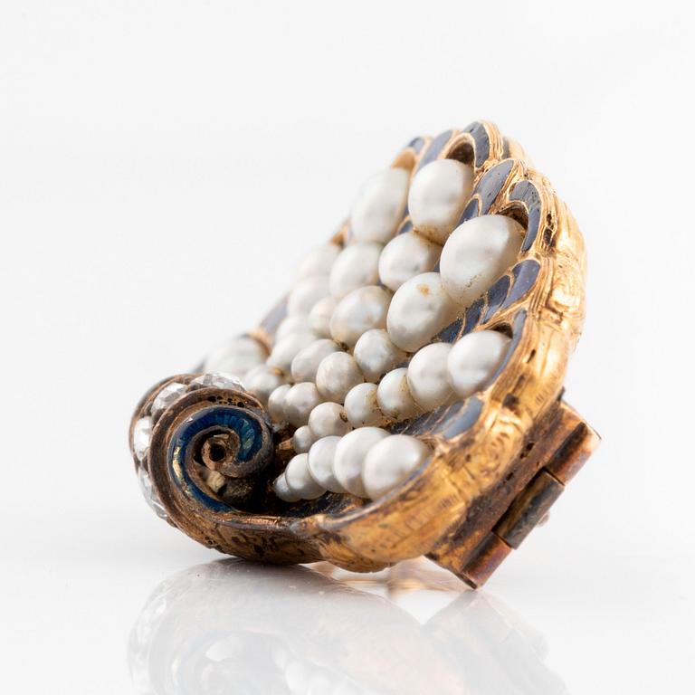 A Royal gold, enamel, pearl and rose cut diamond shell brooch.