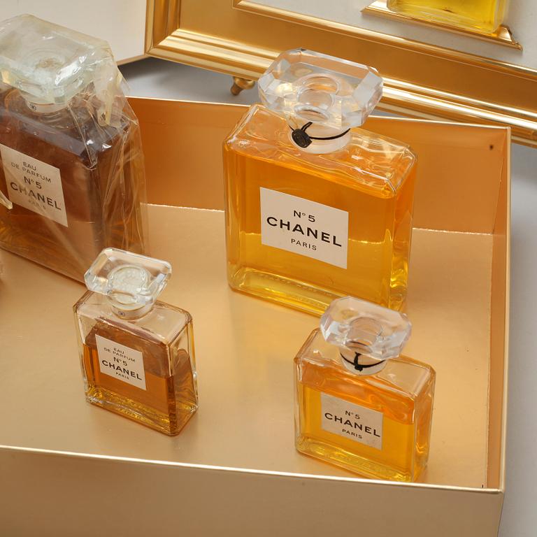 CHANEL, 14 st so called factices and 2 perfume samples.