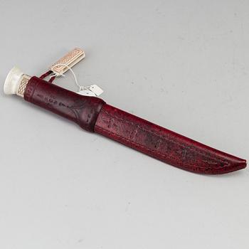 PENTTI TURUNEN, a reindeer horn knife.