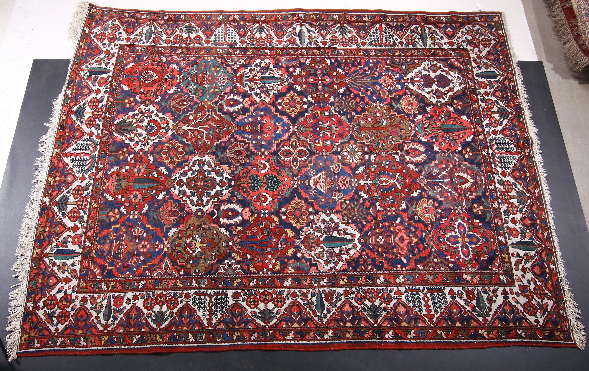 MATTA, Bakhtiari, semiantik. Ca 350 x 260.