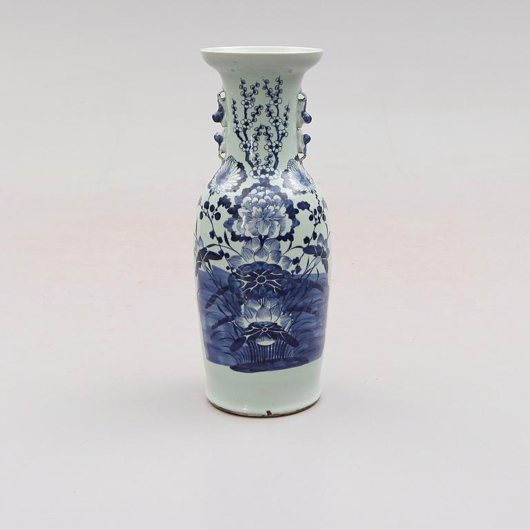 GOLVVAS, porslin, Kina, 1900-tal.