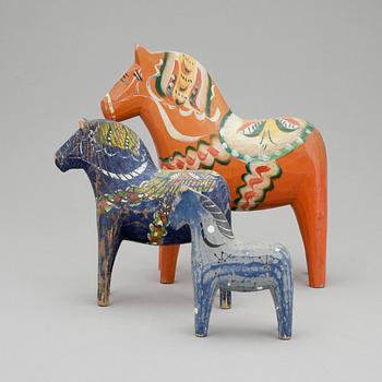 DALAHÄSTAR, 3 st, allmoge, trä, 1900-tal.