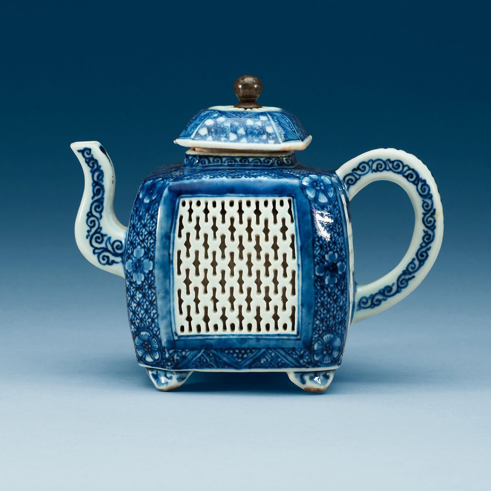 TEKANNA med LOCK, kompaniporslin. Qing dynastin.