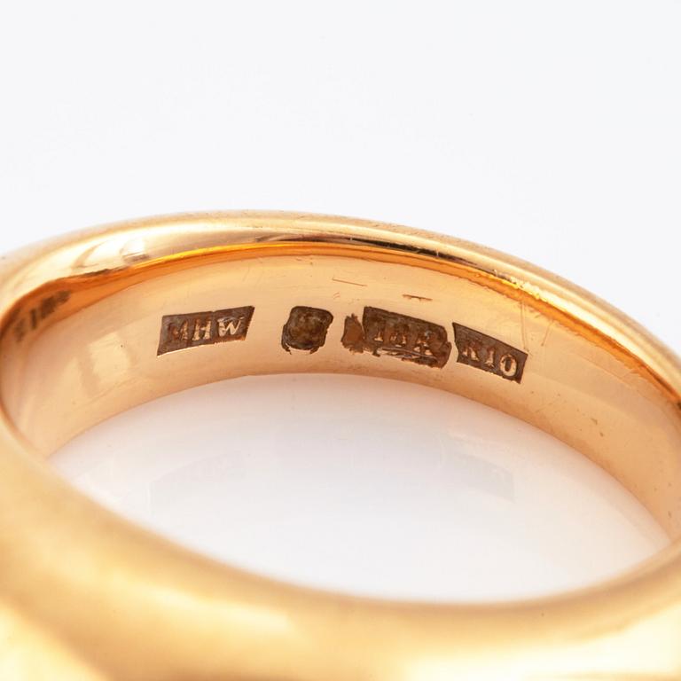 An 18K gold ring by Hedwig Westermark,  Stockholm 1991.