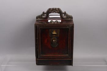 MINIATYRBYRÅ. Kina. 1800/1900-tal.