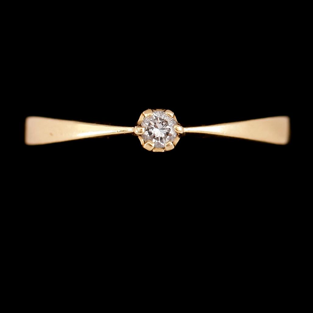 RING, 18 k guld med briljant, svenska stämplar 1990. Total vikt ca 3 g.