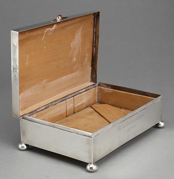 SKRIN, silver, GAB, Stockholm, 1928. Vikt inkl inredning i trä ca 926 gram.