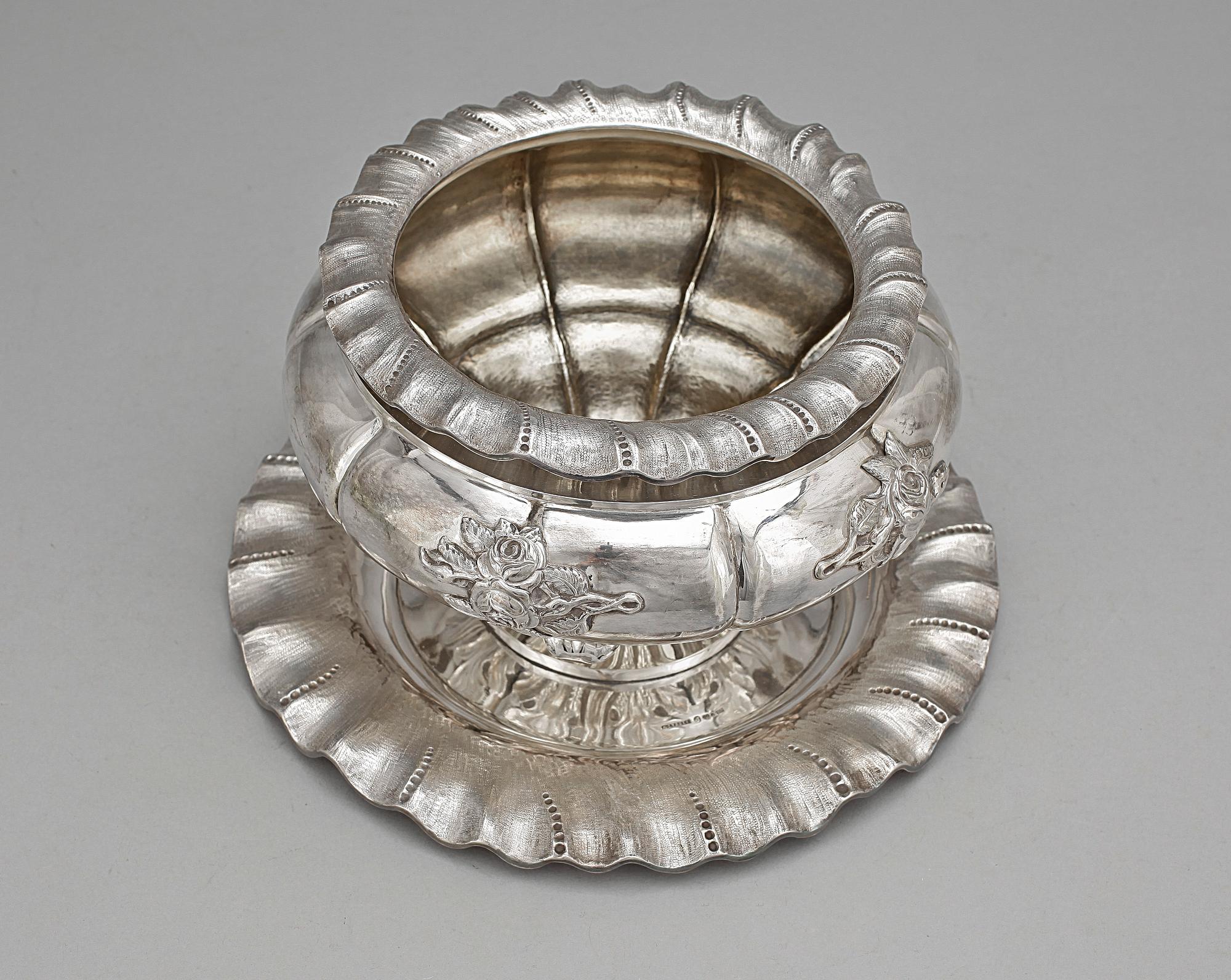 SKÅL på FAT, silver, Martin Lysell, Trelleborg 1925. Tot vikt ca 820g.