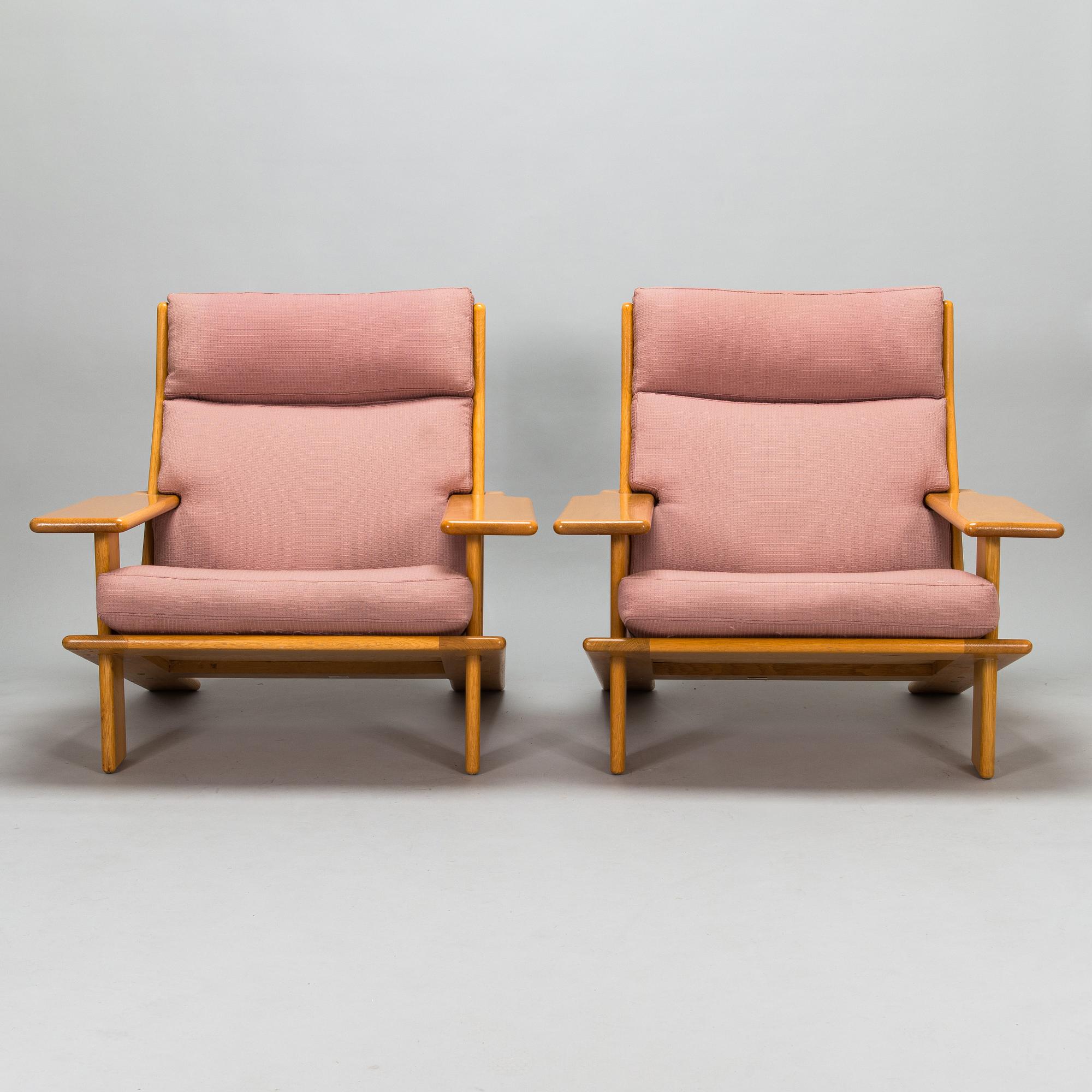 Esko Pajamies, A pair of 1970s 'Pele' armchair for Lepofinn, Finland.