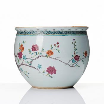 A famille rose flower pot, Qing dynasty, circa 1900.