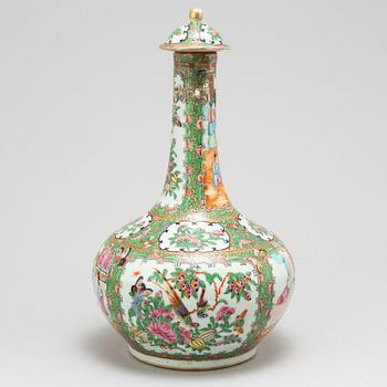 A famille rose Canton vase with cover, Qing dynasty, late 19th century.