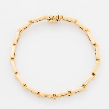 18K gold bracelet.