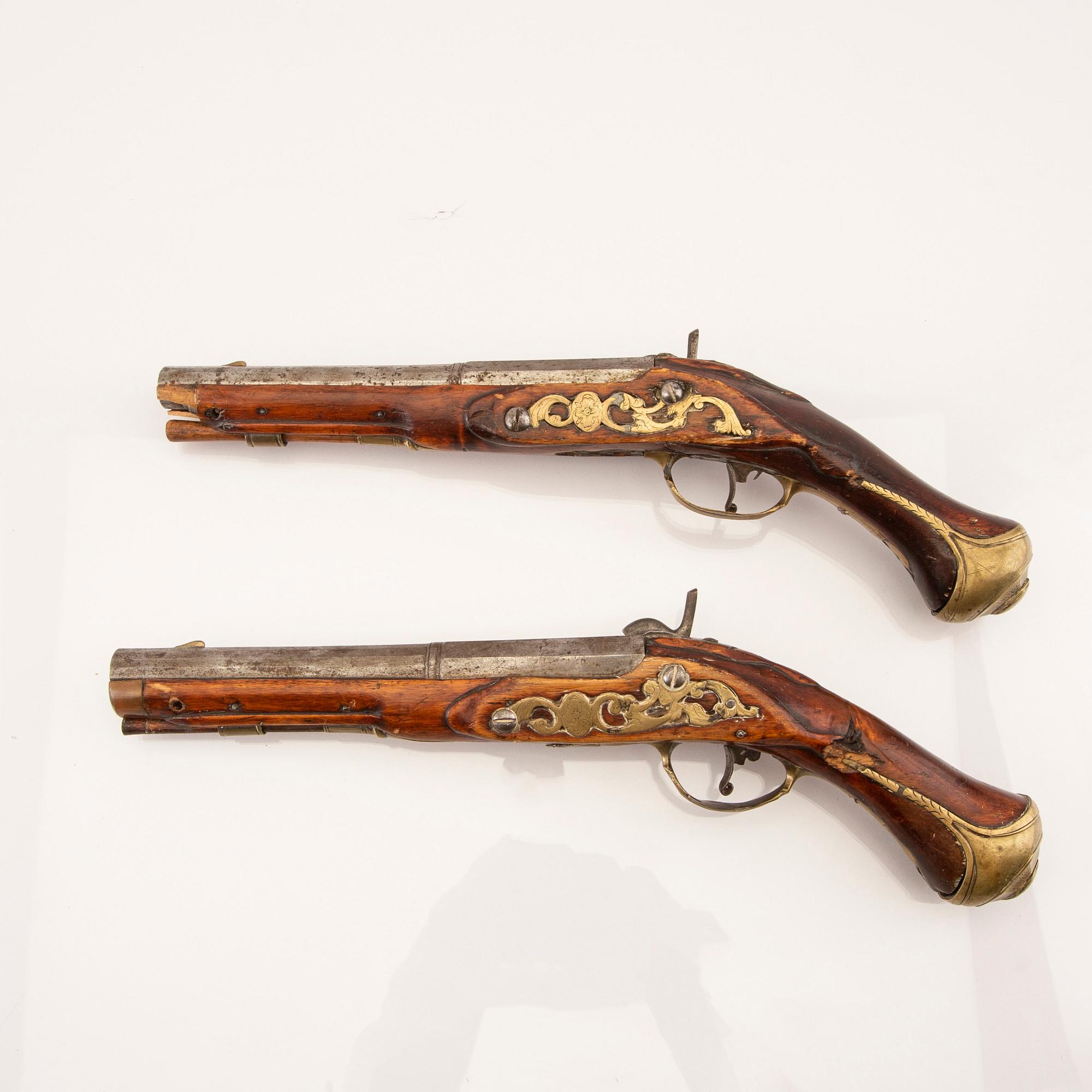 Pistoler ett par, slaglås 1700- / 1800-tal.
