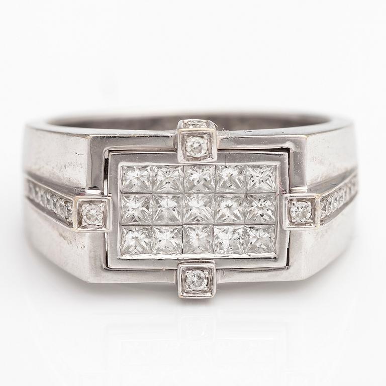 An 18K white gold ring with brilliant cut diamonds ca. 1.30 ct in total.