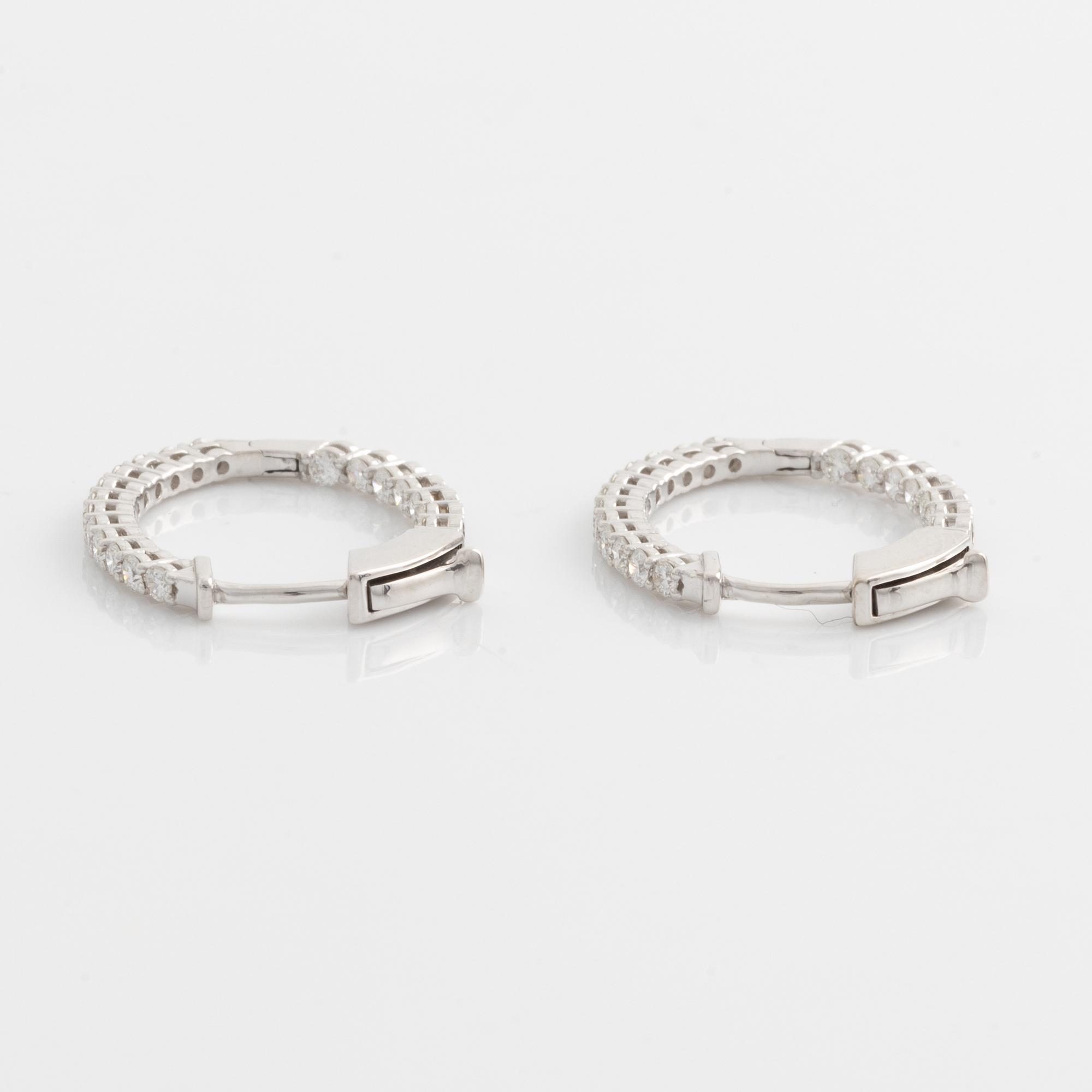 Earrings, creoles, with brilliant-cut diamonds.