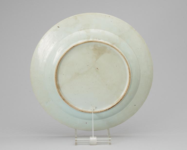 A blue and white plate. Qing dynasty, Qianlong 1736-95.