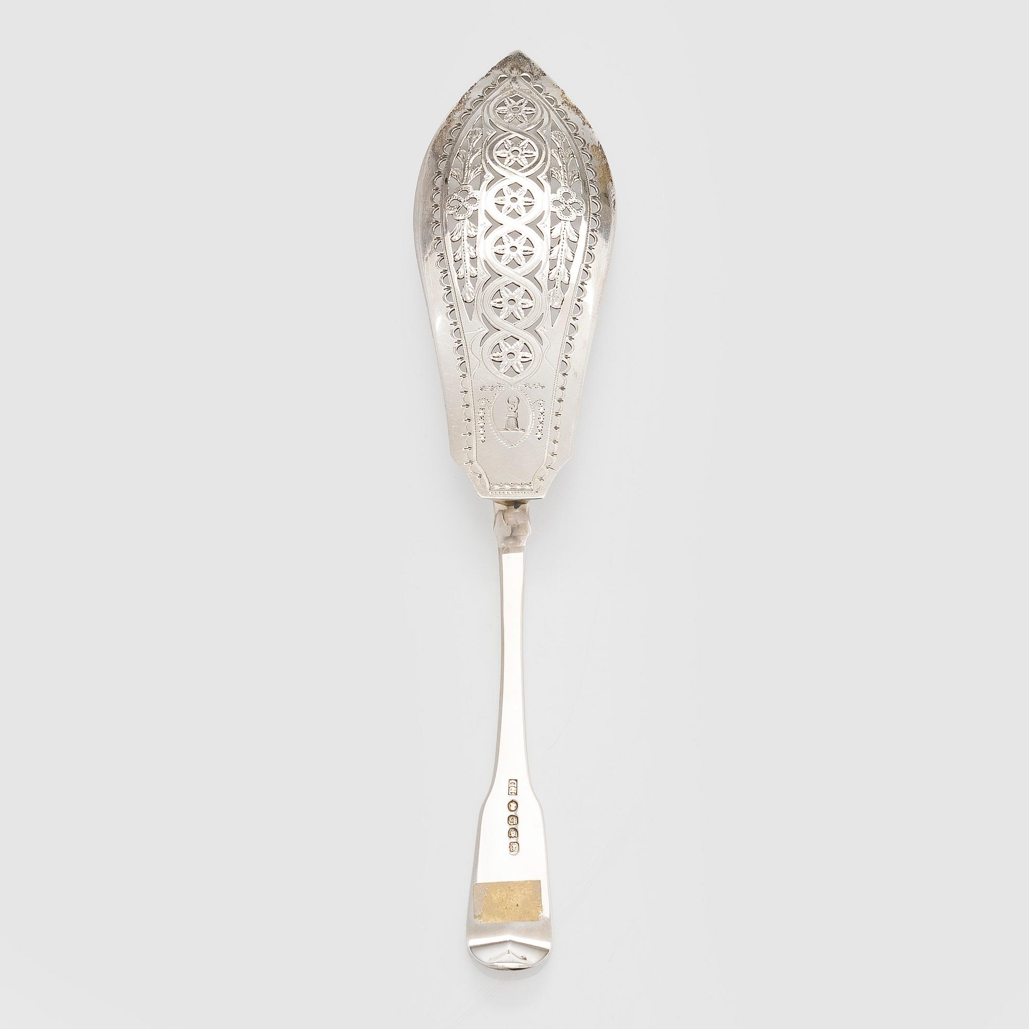 A sterling silver fish slice, Thomas Dicks, London England 1817.