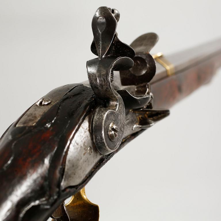 A flint lock rifle from London, 18th century.