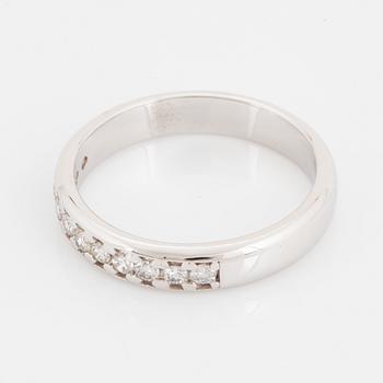 RING, halvallians med briljantslipade  diamanter.