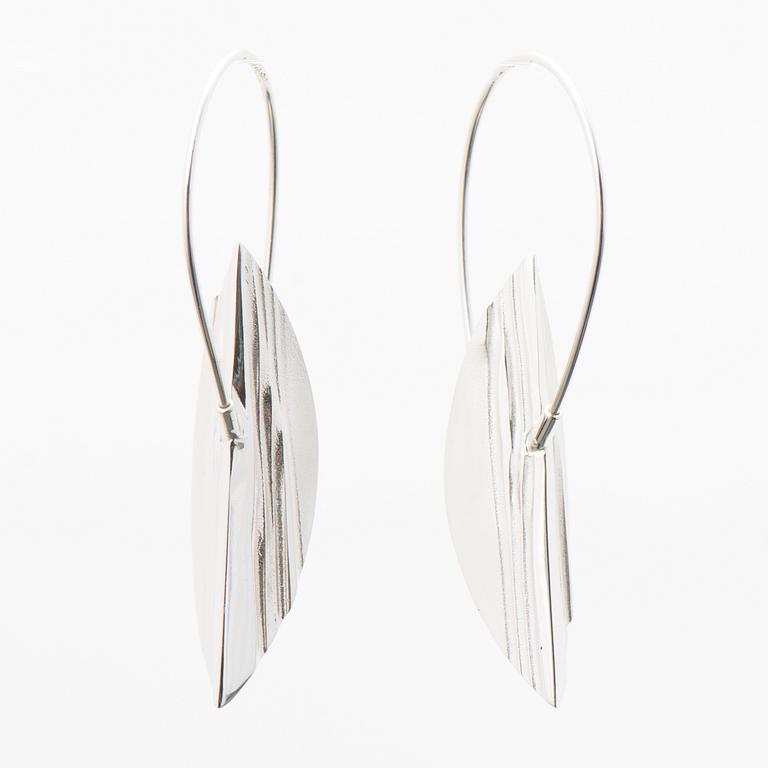 A PAIR OF EARRINGS, "What", silver. Lapponia 2009.