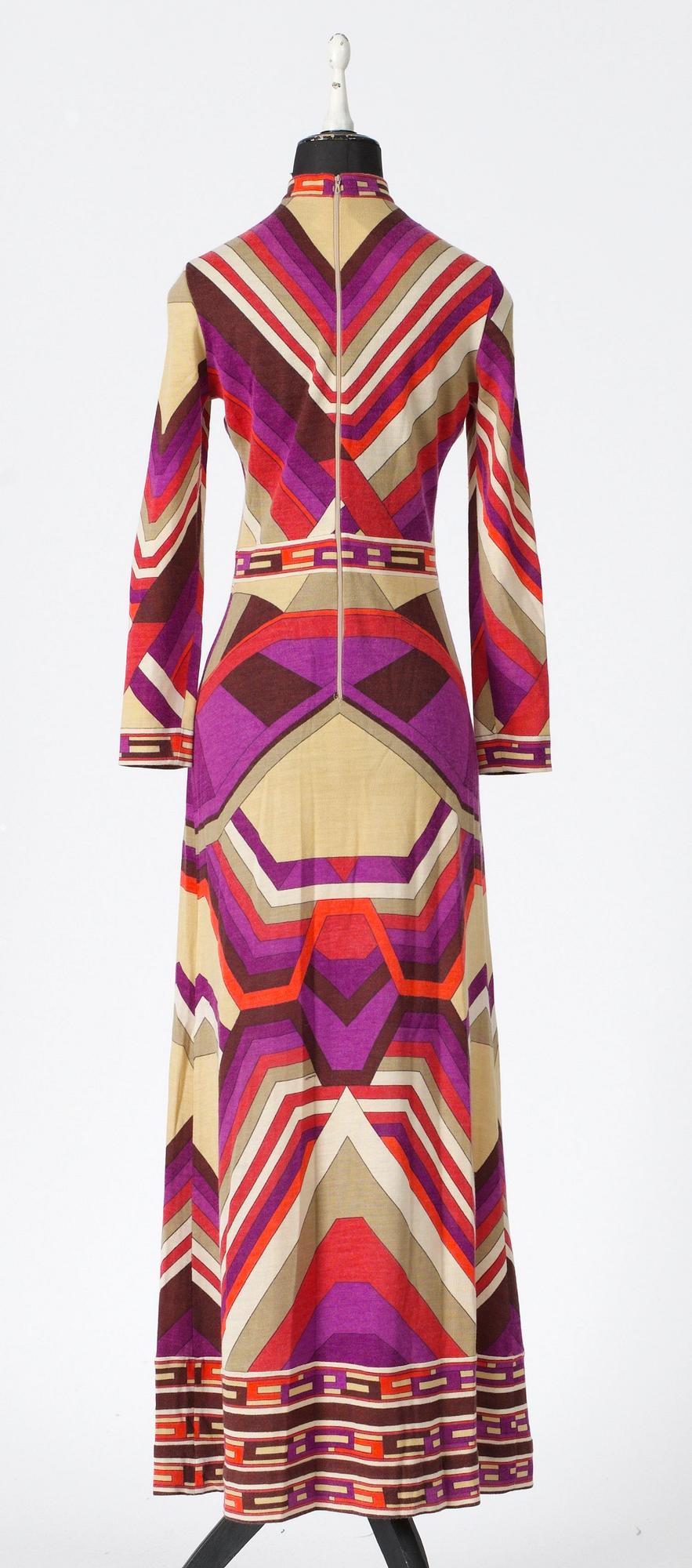 LÅNGKLÄNNING, Leonard.