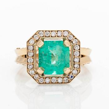 Ring, with an octagonal step-cut emerald and diamonds. Accompanied by GIA certificate.