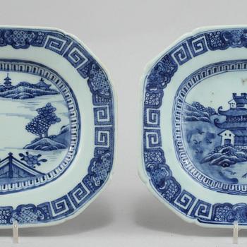STEKFAT, 2 st, porslin, Kina, 1700-tal.