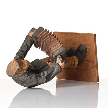 Axel Petersson Döderhultarn, Standing accordionist.