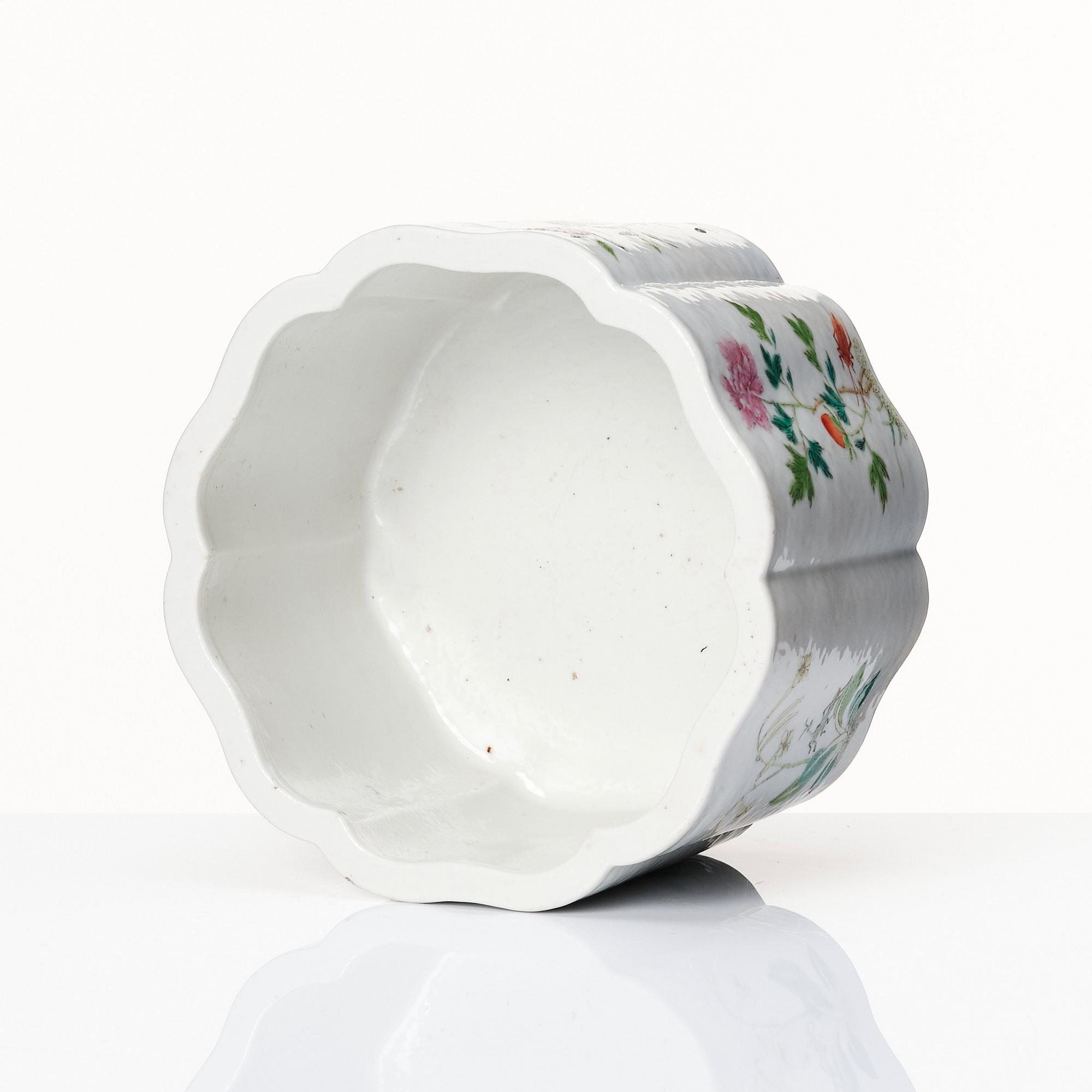 A Chinese famille rose flower pot, Republic period, 20th Century.