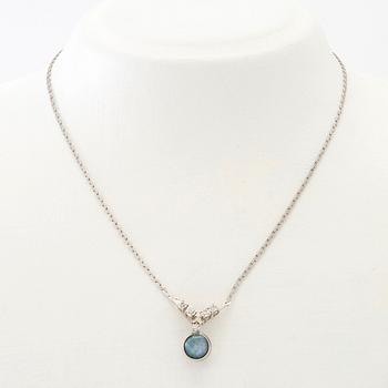 Necklace 18K white gold with diamonds and a cabochon-cut opal triplet.