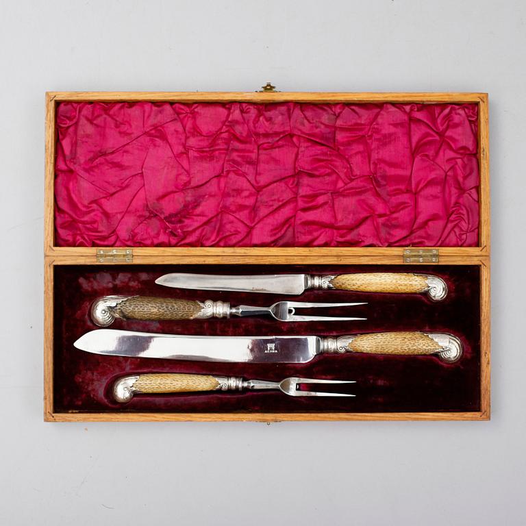 TRANCHERSET, 4 delar, beslag av silver, England, omkring år 1900.