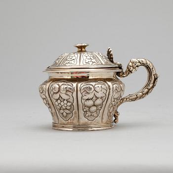SENAPSKAR, silver, London 1842. Vikt ca 105 gram.