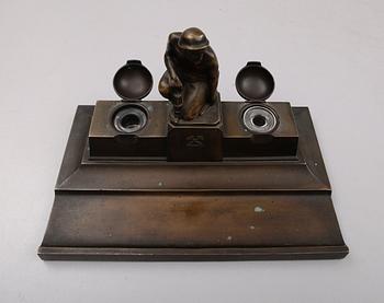 SKRIVSTÄLL, brons, signerad R, 1930-tal.