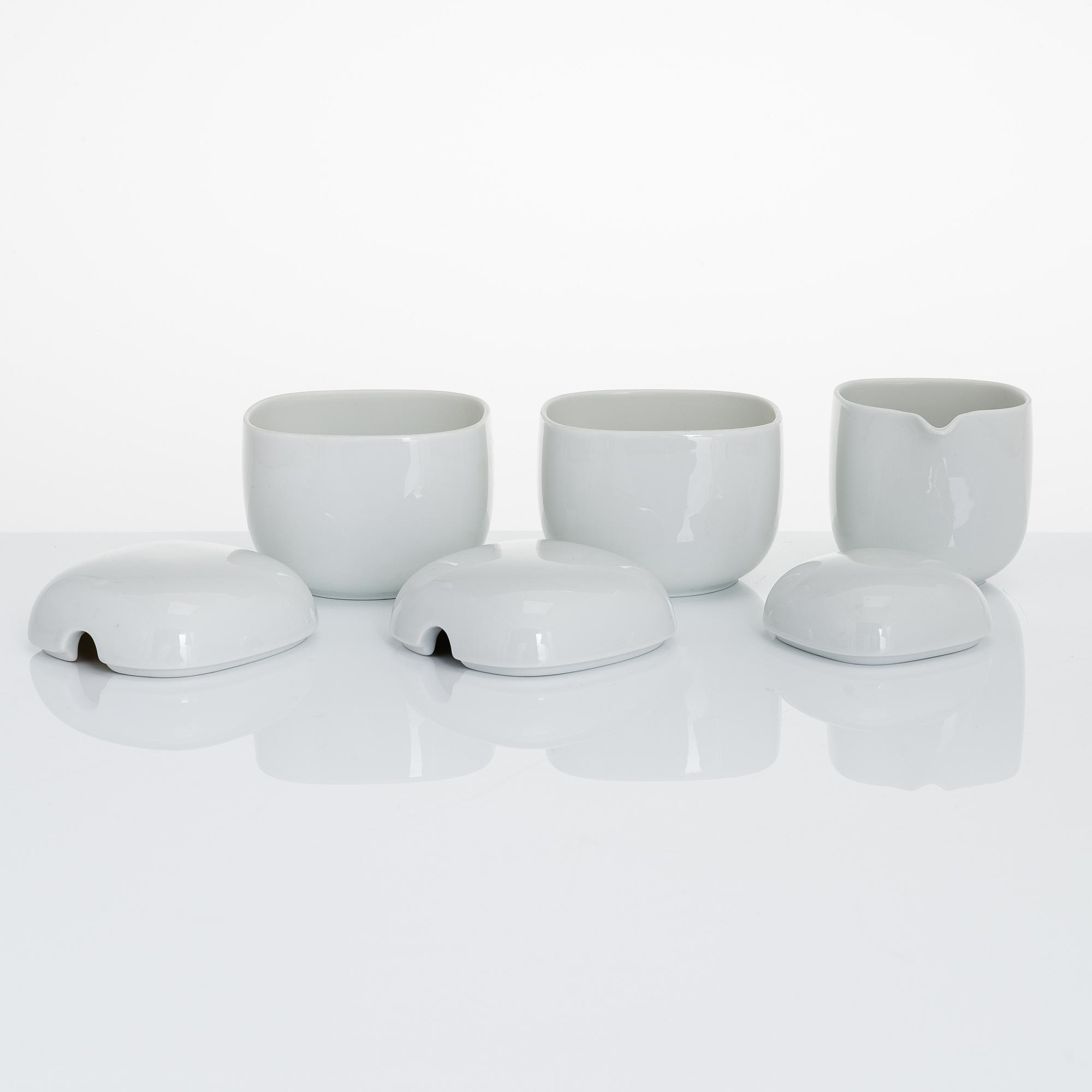 Timo Sarpaneva, A 74-piece 'Suomi' tableware set in porcelain, Rosenthal Studio-linie, 1980s. Design year 1976.