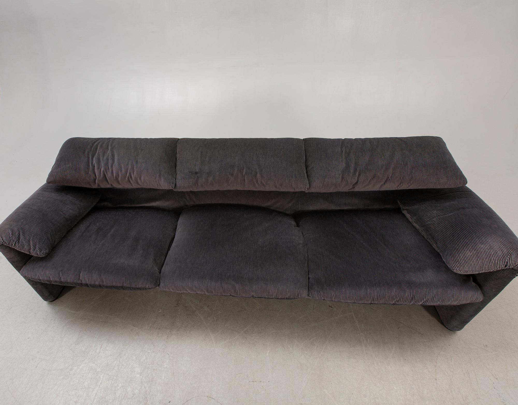 Vico Magistretti, a 'Maralunga' sofa, Cassina, Italy, late 20th Century.