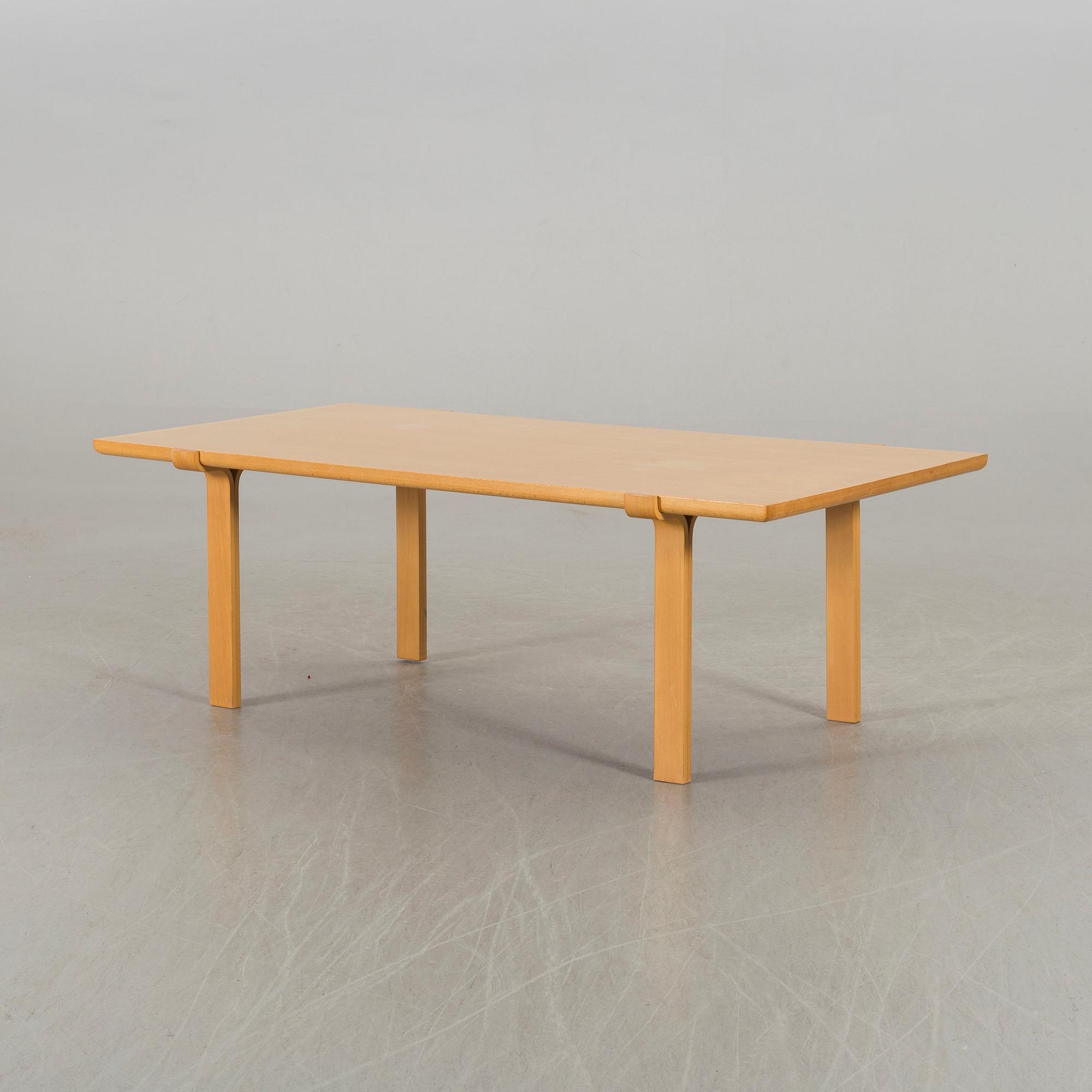 PETER HVIDT & ORLA MØLGAARD NIELSEN, a coffee table for Fritz Hansen 1982.