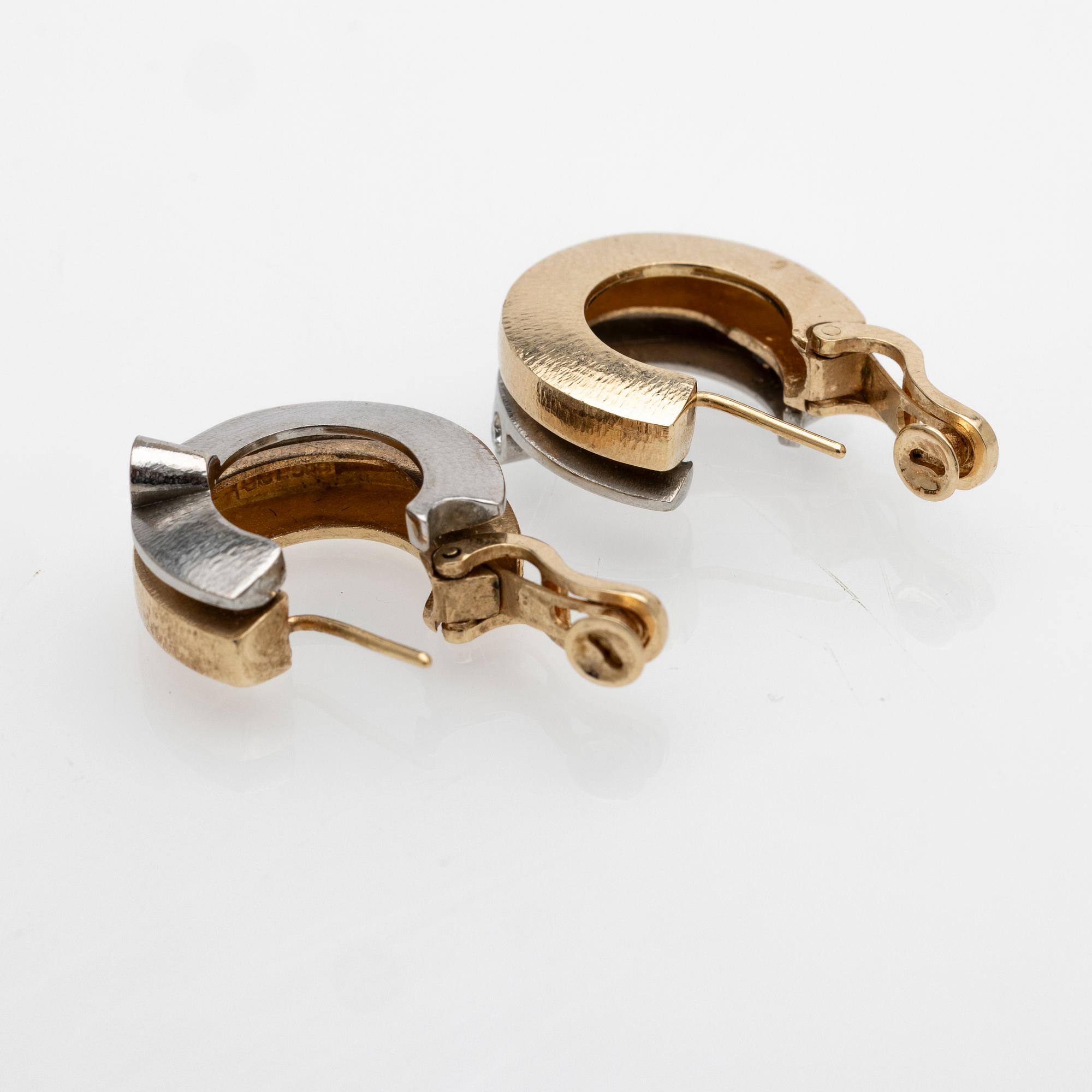 Ole Lynggaard, Earrings, a pair, 18K gold and white gold with brilliant-cut diamonds.
