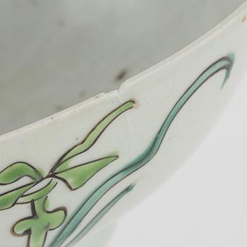 Plate and bowls, porcelain, China, including the Qing Dynasty, Qianlong (1736-95) (3 pieces).