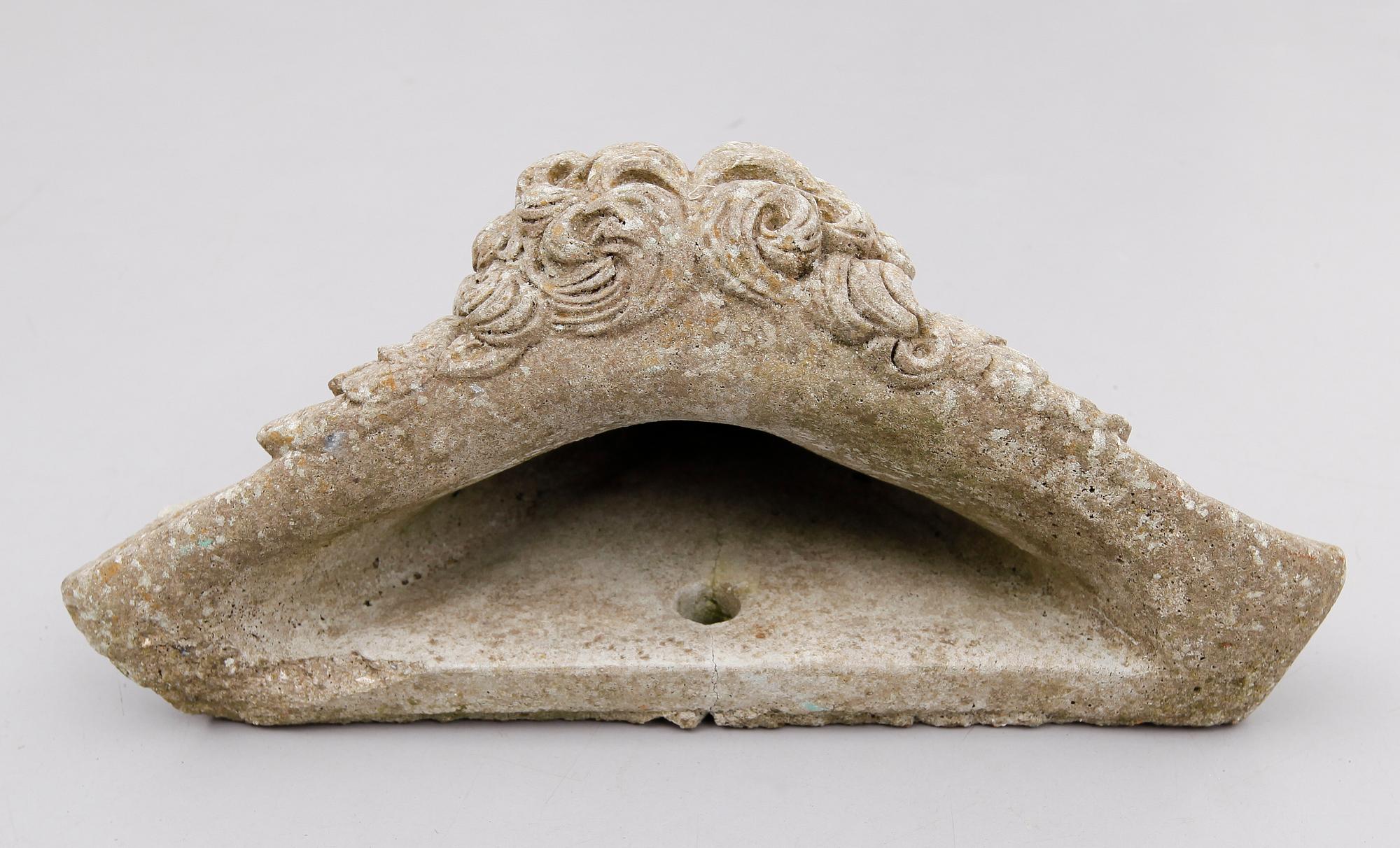 VÄGGURNA, stenmassa, 1900-talets andra hälft.