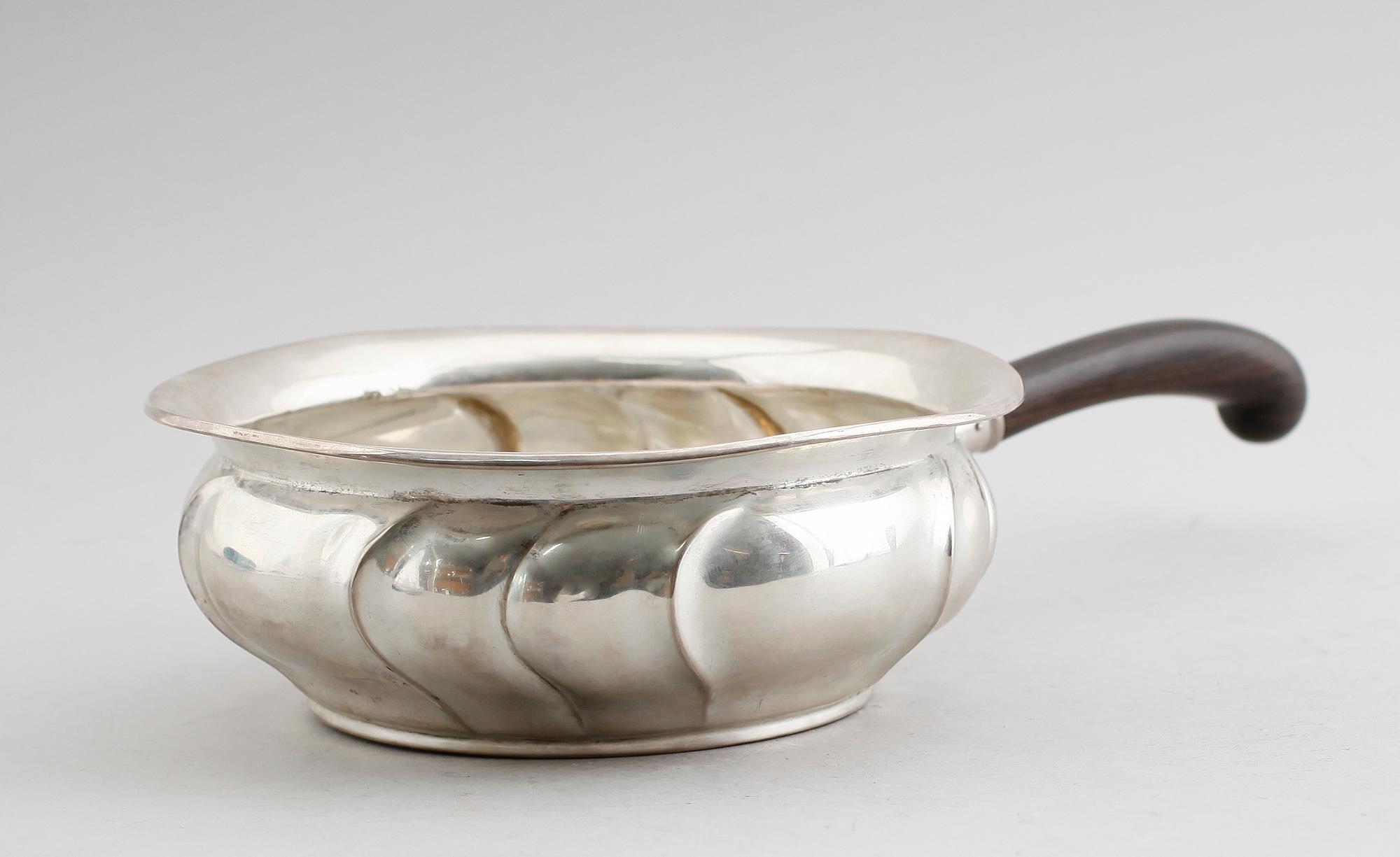 KAROTT, silver, stämpel NK, Stockholm 1916. Total vikt 343 g.