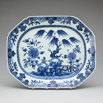 STEKFAT, porslin, Kina, Qianlong, 1700-tal.