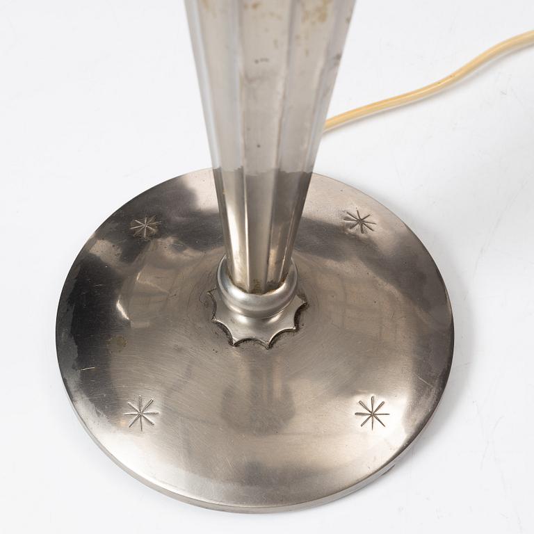 Harald Notini, a Swedish Grace table lamp model "6913", Arvid Böhlmarks Lampfabrik, Stockholm, 1920s.